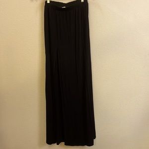 Jack Maxi Skirt w/ high slight on the right leg